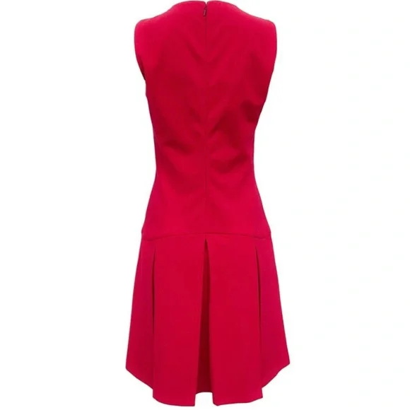 Alexander McQueen Red Sleeveless Pleated Dress. - Picture 2 of 10